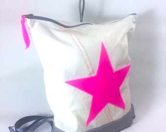 Segelrucksack mit einem pinken Stern