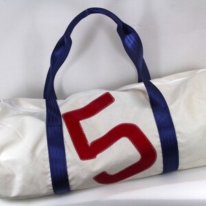 Segeltuchtasche Weekender/Sporttasche mit roter 5 & marineblauer Gurt