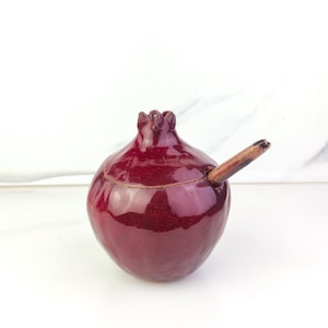 Azucarero de cerámica hecho a mano con forma de granada y cuchara, granada roja, azucarero de cerámica, cuenco hecho a mano, cerámica y alfarería, decoración artística