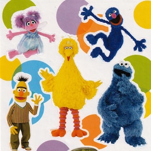 Feuille d'autocollants des années 2000 avec les personnages de Sesame Street, Elmo, Cookie, Bert, Ernie et Big Bird, Oscar, Grover, Abby, etc. Photo réaliste