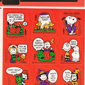 Feuille d'autocollants vintage des années 80 et 90 : Hallmark Peanuts, Charlie Brown, feuille d'autocollants Snoopy, Woodstock, Halloween, la grande citrouille, Linus
