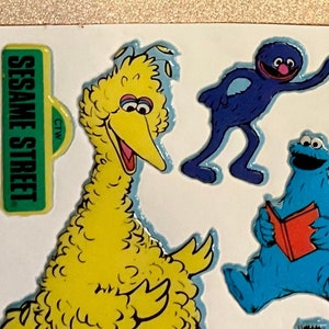 Stickers gonflés vintage des années 1980, plaque de rue Sésame et personnages, choisissez 1 autocollant (vers 1982, Muppets)