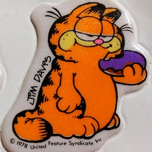Autocollant vintage Garfield Grape Donut Scratch and Sniff Puffy (sans parfum) des années 1980, 1990, 2000