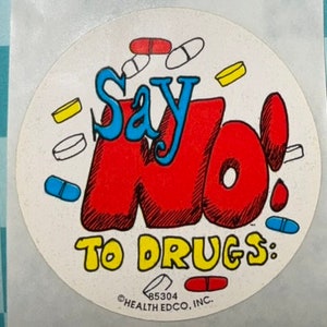 Sticker rond vintage des années 1980, 1990, il suffit de dire non à la drogue, Health Edco, Inc. 2,25 po. environ, très rare, toxicomanie Educ 1 autocollant unique sur rouleau