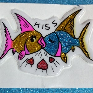 Sticker gonflé scintillant vintage des années 1980, paire de poissons tropicaux ange/embrassant, au dos d'origine