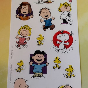 Feuille d'autocollants vintage des années 2000 Hallmark Peanuts Characters, Snoopy, Woodstock, Linus, Lucy, Charlie Brown, Happy Mail