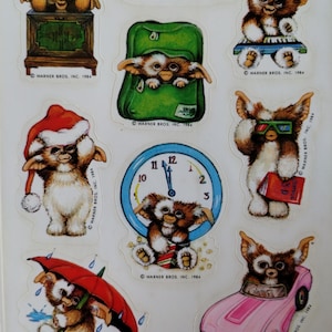 Feuille d'autocollants Hallmark vintage des années 1980 des années 1990 des années 2000, film Gremlins, Gizmo Driving Pink Cabriolet, 1 feuille