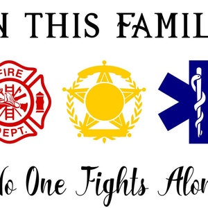 In questa famiglia nessuno combatte da solo SVG (simboli di pompiere, sceriffo, paramedico) famiglie di pompieri, amore familiare, primi soccorritori