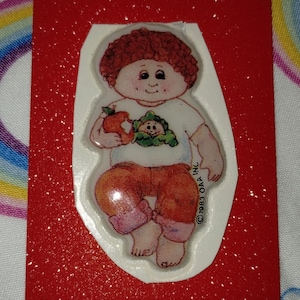 Sticker gonflé vintage des années 1980 pour enfants, support original, poupée bébé garçon CPK mangeant une pomme