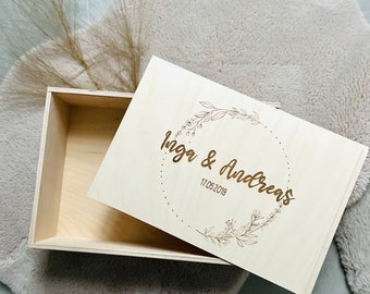 Erinnerungskiste Hochzeit - Erinnerungsbox - Kiste Box Holz - Geschenk zur Hochzeit Jahrestag - Schrift 1 - Blume - Filigran - schlicht