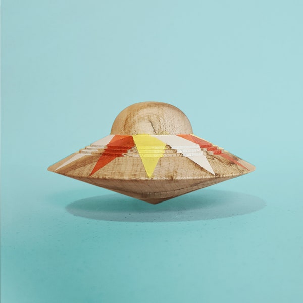 Wooden UFO/Flying Saucers Design Collectable – LIGHTNING DISC