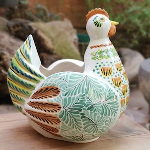 Mexican Pot Chicken Green talavera mayolica for garden guanajuato mexico