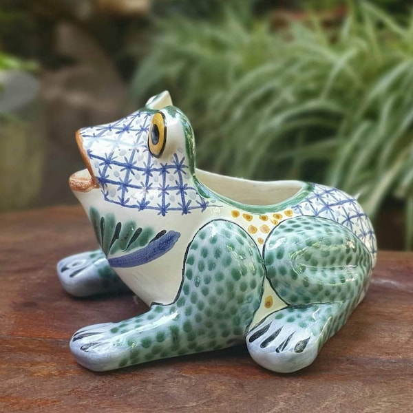 Mexican Pot Frog multicolors talavera mayolica for garden guanajuato mexico