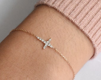 Dainty Cross Bracelet / Tiny Cross Diamond Bracelet / 10k 14k 18k Gold Delicate Bracelet / Religious Baptism Communion Confirmation Gift