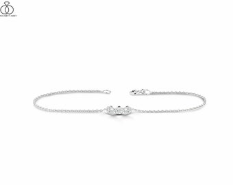 Dainty Diamond Bracelet For Women / Diamond Trio Bracelet / Bezel Set Diamond Dainty Bracelet / 10k 14k 18k Gold Link ChainBracelet