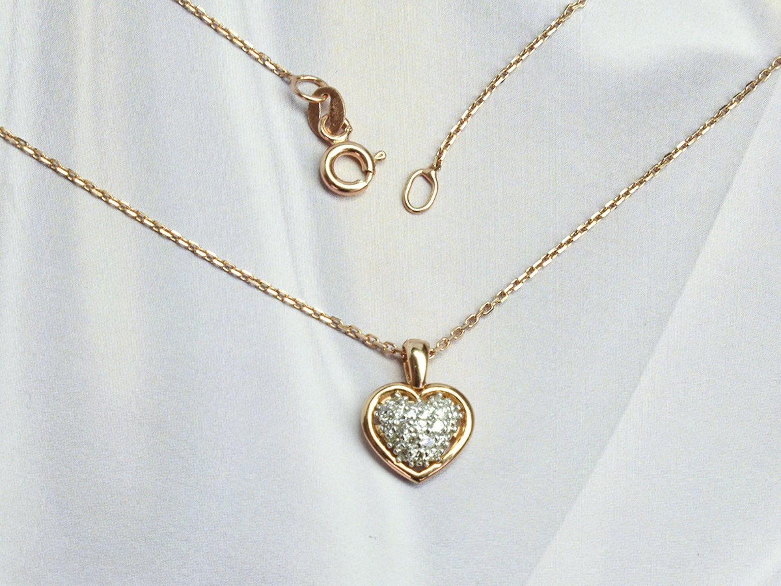 18k Gold Diamond Heart Necklace / Diamond Gift for Girlfriend - Etsy UK