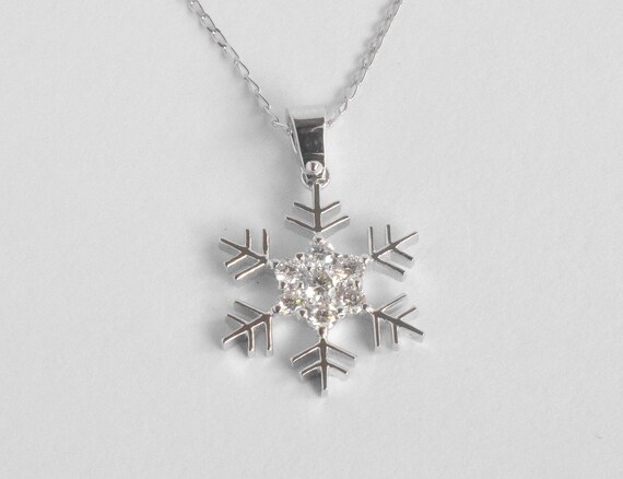 Snowflake Diamond Pendant 18k White Gold Necklace - Snowflake Diamond Pendant Necklace Snowflake Diamond Pendant 18k White Gold Necklace - Snowflake Diamond Pendant Necklace
