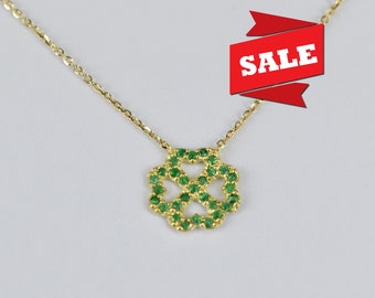 10k 14k 18k Gold Clover Charm Necklace / Genuine Emerald Necklace / Micro Pave Necklace / Choker Necklace / May Birthstone Birthday