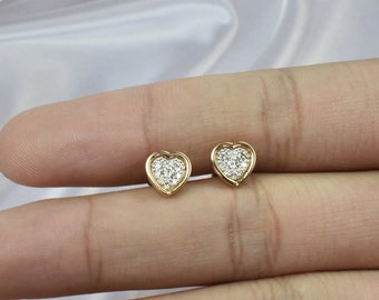 18K Solid Gold and Diamond 8mm Heart Stud Earring / 18k Gold Diamond Earring / Wedding Engagement Earring / Valentine Jewelry / DE39