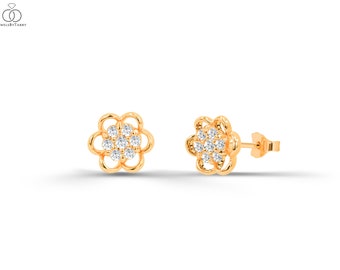 Minimlist cluster stud earrings/ Flower diamond studs/ Diamond stud earrings / Gold studs/ Dainty earrings/ Gifts for her