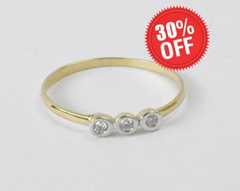 Or jaune 18 carats / Taille 7 / Bague trio de diamants / Bague trois diamants serti clos / Bague de fiançailles / Alliance / Expédition le jour suivant