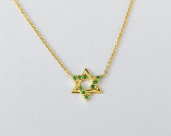 18K Yellow Gold/ 18"/ Genuine Emerald Necklace/ Gold Star Necklace/ Dainty May Birthstone Necklace / Minimalist Necklace / Next day shipping