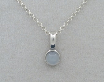 Runder Chalcedonanhänger, 925 Silber