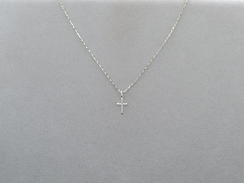 Kleines, schmales Kreuz aus 925 Silber Bild 5