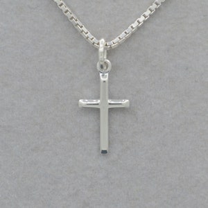 Kleines, schmales Kreuz aus 925 Silber image 3