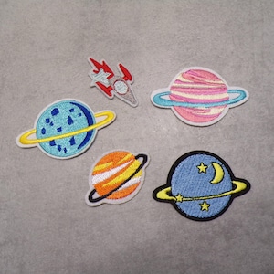 Set Weltall Planet Patch  gestickt zum Aufbügeln Applikation 5 Patches  Rakete Planeten Stoff