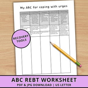 Puede incluir: Una hoja de trabajo titulada "My ABC for coping with urges" con un lápiz al lado. La hoja de trabajo está dividida en secciones: Evento activador, Creencias irracionales, Consecuencias, Disputar la creencia y Cambio efectivo. Una pegatina circular dice "Recovery Tools".