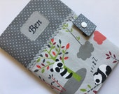 U-stitch case with plug-in compartment button