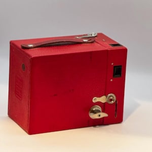 1930s Eastman Kodak Vintage Rainbow Hawk-Eye Box Camera, No. 2, Model B