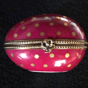 Limoges France Vintage Hand Painted Egg Trinket / Pill Box Chamart 24 K Gold Decoration