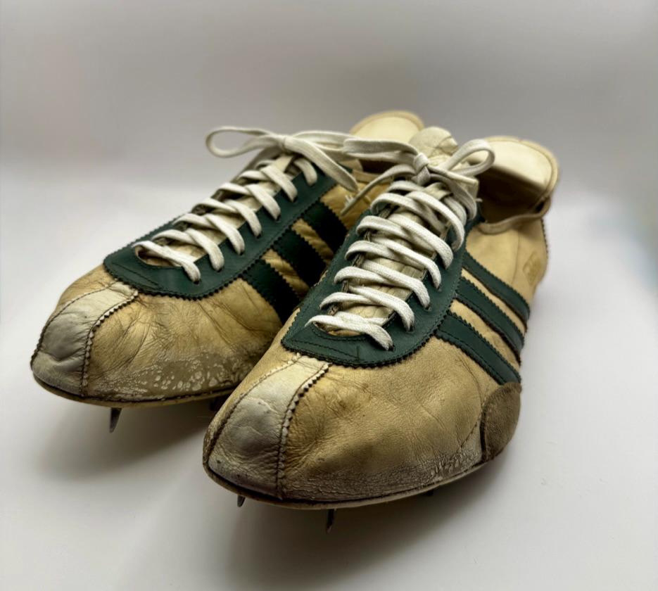 アンモ缶　ヴィンテージ Vintage 1960s Iconic Adidas Intervall Men's Track Shoes in Box - Etsy