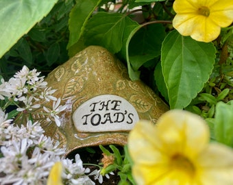 Leaf Toad Home/Toad Abode/Toad Hut/Handmade/Ceramic/Pottery/Garden Accessories/Fairy Garden Spring/Summer Decor/Slab Built/Animal Lover