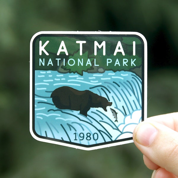 Autocollant du parc national de Katmai | Vinyle imperméable, autocollant résistant aux UV | NP et réserve en Alaska, connue pour ses ours bruns.