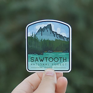 Adhesivo de vinilo resistente al agua y resistente a los rayos ultravioleta del bosque nacional de Sawtooth Mountains. Área de recreación de Idaho