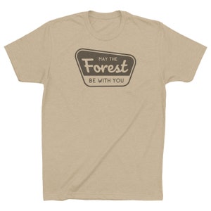 Camiseta gráfica "Que el bosque te acompañe" / Camiseta suave / Regalo para tu Jedi amante de la naturaleza