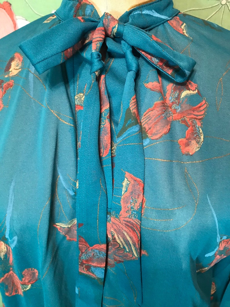 Green Floral Bow Collar Blouse