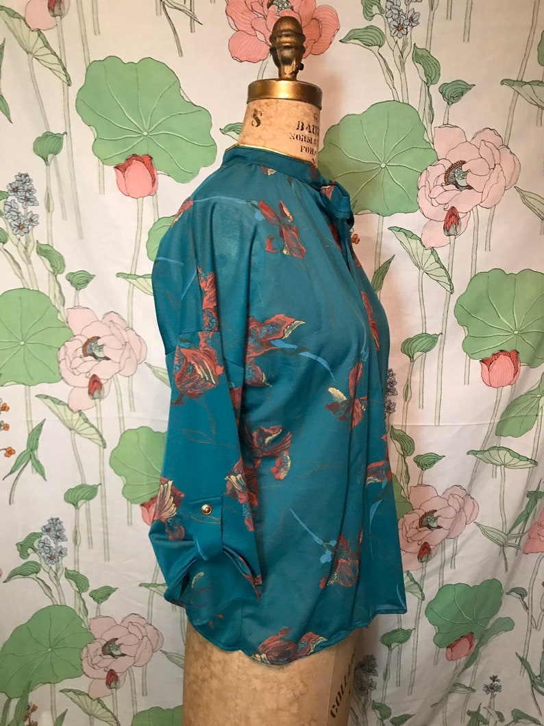 Green Floral Bow Collar Blouse