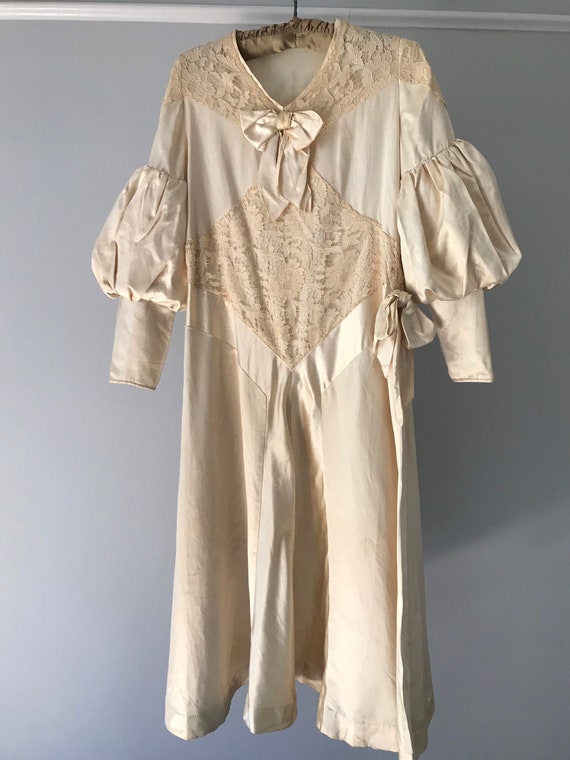 1920s Balloon Sleeved Dress