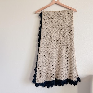 Vintage Tan Afghan, schwarz und braun Afghan, Neutral Decke, Beige Afghan, Vintage Decke, handgestrickt Afghan, ausgebogter Afghan