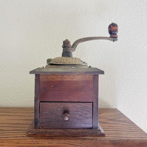 Vintage Coffee Grinder, Brass Coffee Grinder, Brass and Wood Coffee Grinder, Decorative Coffee Grinder,  Wooden Coffee Grinder