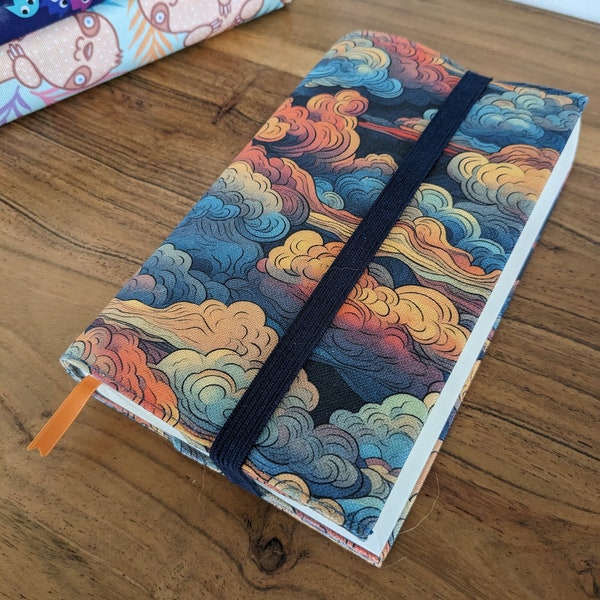 Protège livre en tissu format poche ou mangas en coton BIO ajustable avec marque page coucher de soleil nuages