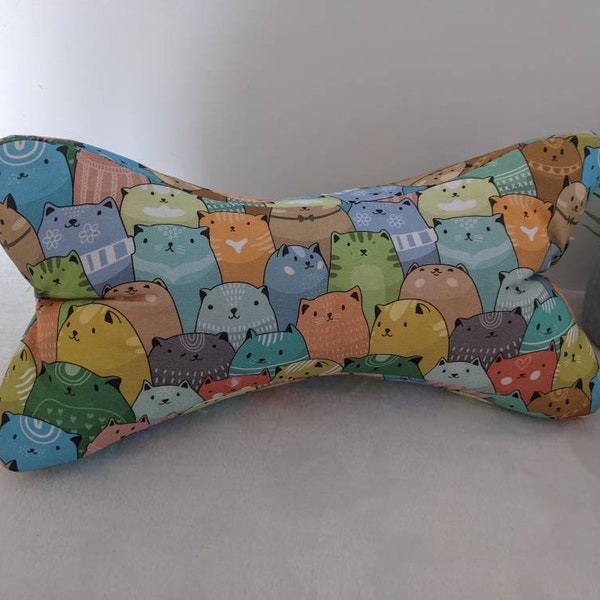 Coussin de lecture en forme d' OS en coton BIO cale nuque pour soulager les cervicales chat mignon multicolore fait main en France