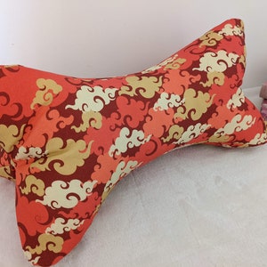 Coussin de lecture OS de lecture nuages KUMO cadeau lecteur lectrice support livre allongé ergonomique porte livre France