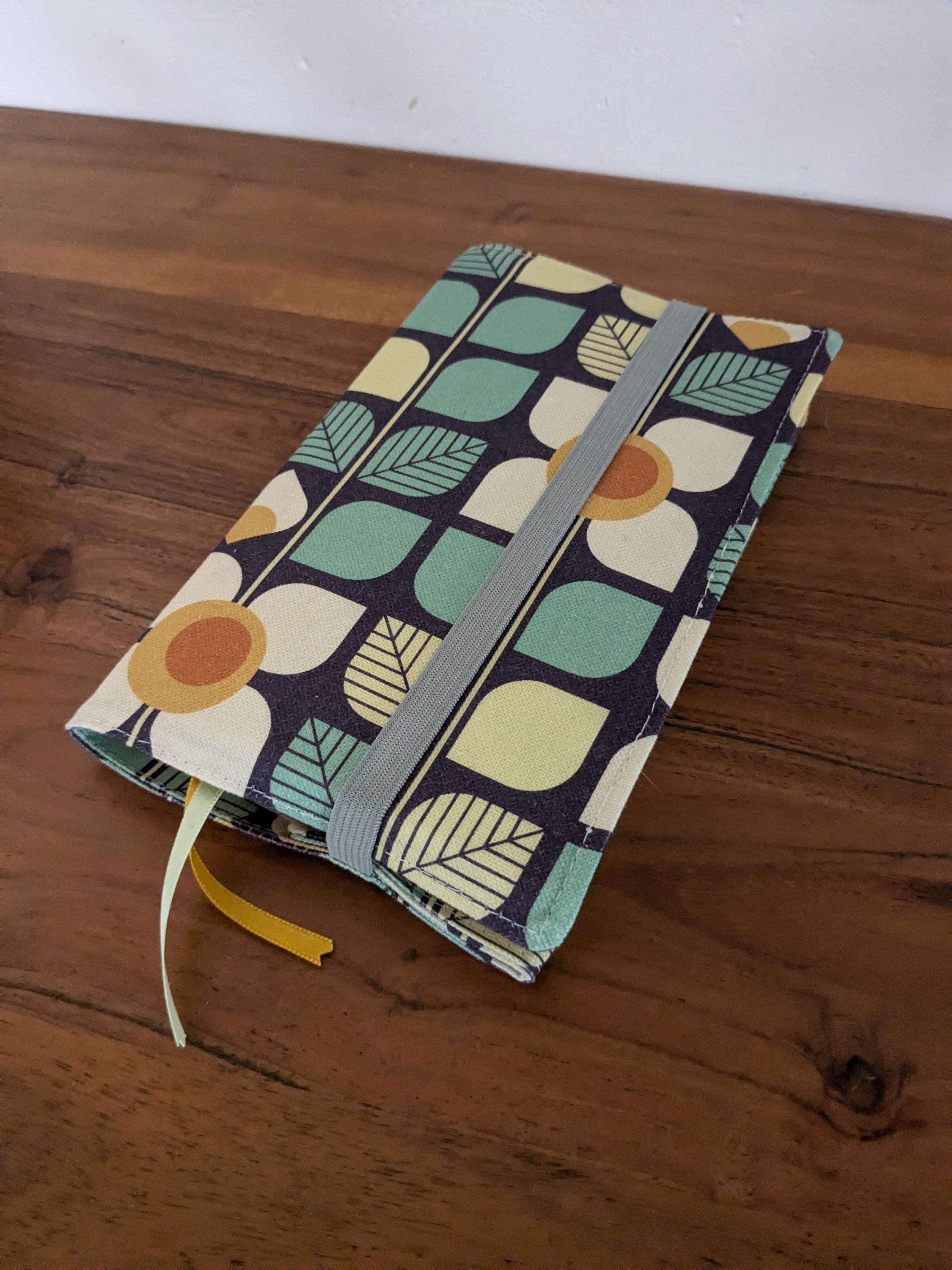 Adjustable fabric book cover retro style, adjustable pocket size, large format, manga, fabric book protection with adjustable bookmark