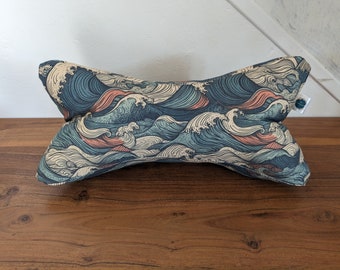 Hokusai reading cushion in organic cotton, reading bone to prop up your book or for the neck