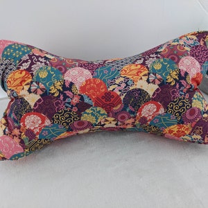 Cojín de lectura con forma de hueso, soporte ergonómico para libros, almohada cervical, patchwork, tela orgánica japonesa, accesorio para libros, regalo